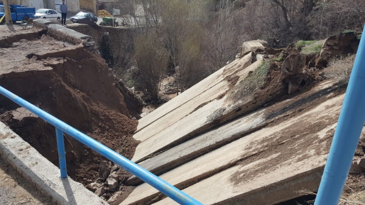 اعزام تیم‌های امدادی کانون جهانگردی و اتومبیلرانی به محل ریزش پل روستای هرائین