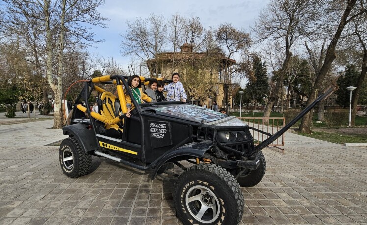 پوشش خبری برگزاری نمایشگاه خودرو‌های کلاسیک در دولتخانه صفوی قزوین